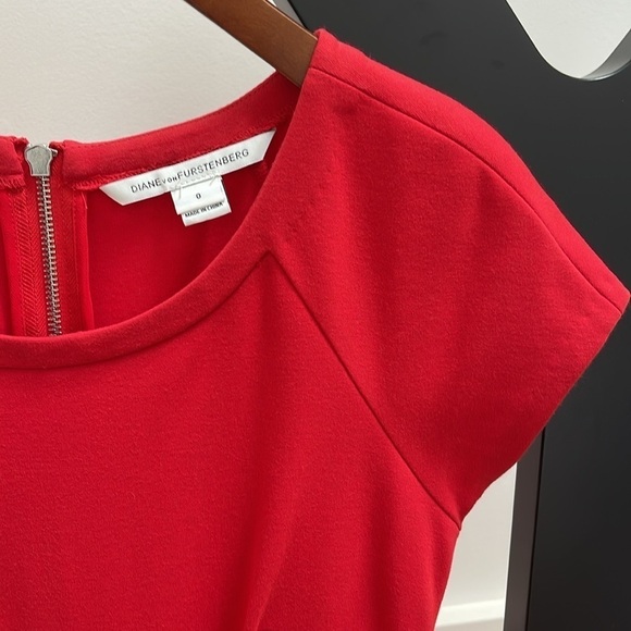 DIANE VON FURSTENBERG Red Knit Dress size 0 - Picture 2 of 9